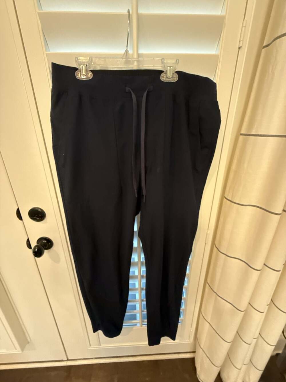 Men’s Lululemon On The Fly Jogger 28" Woven Pants in True Navy-  size large